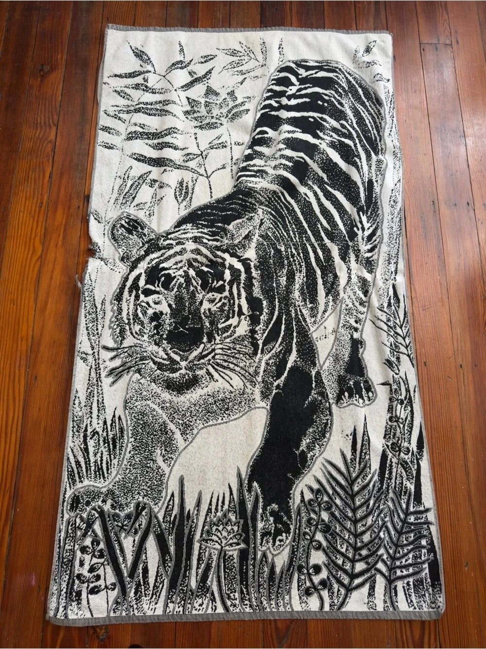 Vintage reversible tiger beach towel black and white 32x60”